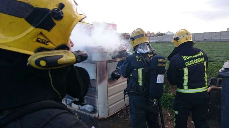 Imagen de archivo de un incendio en Telde sofocado por los bomberos (Foto TA)